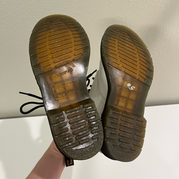 COPY - Doc Martens 1460 SMOOTH LEATHER LACE UP BOOTS, white size 6 - Picture 8 of 14